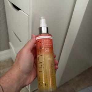 St. Tropez Vitamin C Bronzing Mist with Orange and Yellow Gradient